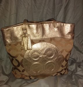 **COACH BAG** authentic! (BUY OR MAKE OFFERS)
